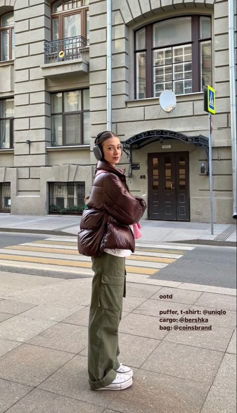 Outfits With Olive Green Pants, Green Cargo Pants Outfit Winter, Olive Green Jacket Outfit, Winter Cargo Pants Outfit, Cargo Pants Winter Outfit, Olive Green Cargo Pants Outfit, Olive Cargo Pants Outfit, Olive Green Jacket Outfits, Cargo Pants Outfit Winter