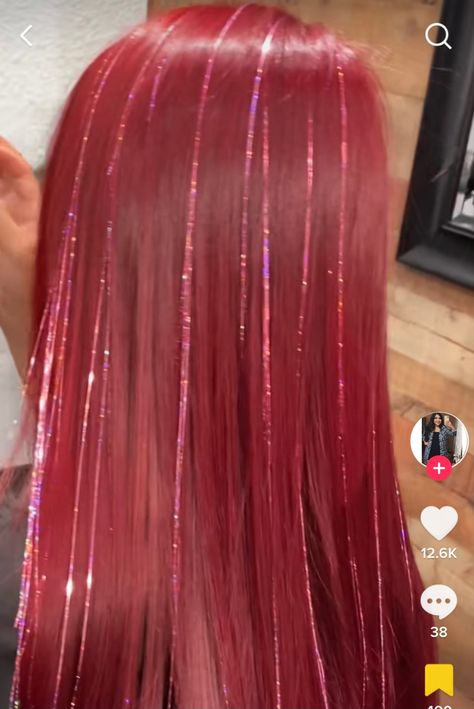 Hot Pink Tinsel Hair, Vengaboys Aesthetic, Red Tinsel In Black Hair, Red And Pink Highlights, Hair Tinsel On Red Hair, Tinsel In Red Hair, 2000s Hair Dye, Wig With Tinsel, Red Hair With Tinsel