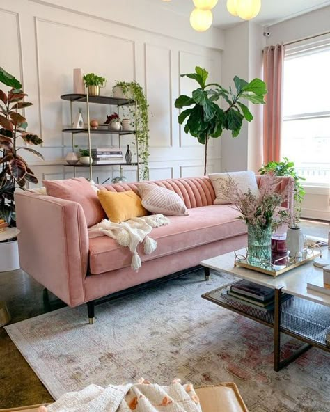 Pink Couch Boho Living Room, Blush Sectional Living Rooms, Velvet Pink Couch Living Room Ideas, Pink Couch Living Room Ideas Bohemian, Pink Couch Office Ideas, Rose Couch Living Room, Pink Velvet Couch Living Room, Blush Couch Living Room Decor, Light Pink Living Room Decor