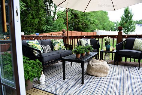 Small Deck Furniture, Deck Furniture Layout, Outdoor Deck Decorating, Used Outdoor Furniture, Small Patio Decor, Small Deck Decorating, Deck Makeover, Deck Decor, Back Deck Decorating