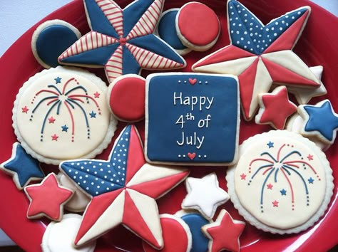 Fourth of July cookies inspired by lonestarsandstripes and semisweet! | Flickr - Photo Sharing! 4th July Cookies, July 4th Cookies, Cookies 4th Of July, Patriotic Sugar Cookies, Fourth Of July Cookies, 4th Of July Cookies, Patriotic Cookies, Royal Iced Cookies, July Desserts