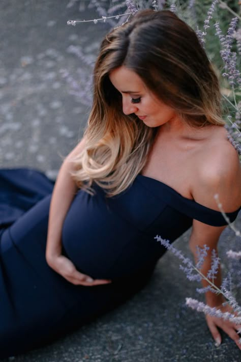 Maternity Photography Of Mom, Maternity Pictures For Single Moms, Single Mother Maternity Photography, Maternity Pictures Sitting Down, Maternity Pictures Individual, Pregnant Belly Photoshoot, Maternity Poses Just Mom, Maternity Photoshoot Poses Indoor, Maternity Photography Poses Single