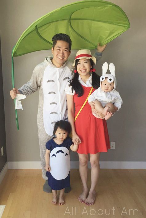 Family Costume Idea for Halloween or Cosplay: All three Totoros and Mei! Totoro Family, Totoro Costume, Totoro Party, Family Themed Halloween Costumes, Baby Cosplay, Themed Halloween Costumes, Family Cosplay, Halloween Parejas, Baby Kostüm