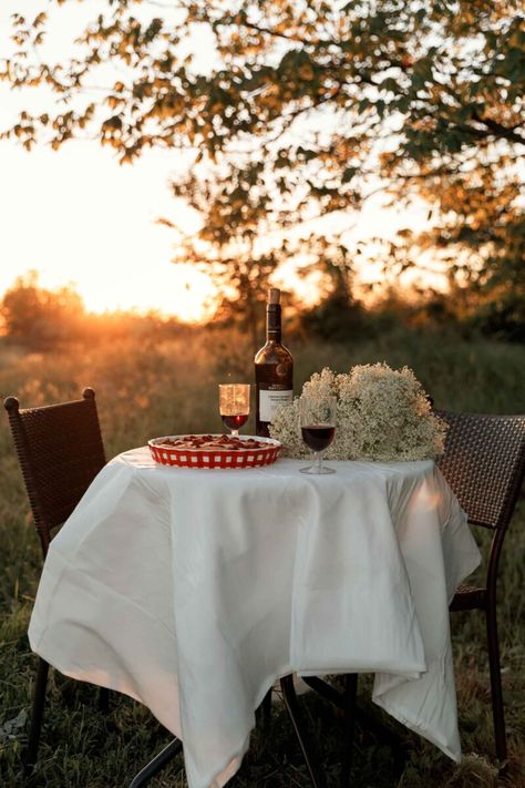 Romantic dinner in the countryside | Dinner for two | Dinner at sunset | Cottagecore aesthetic | Romantic Dinner Table Setting For Two Date Nights Outdoor Dining, Romantic Dinner Setting For Two, Romantic Dinner Table Setting For Two, Anniversary Aesthetic, Romantic Dinner Table Setting, Romantic Dinner Set Up, Romantic Dinner At Home, Romantic Dinner Tables, Romantic Dinner Setting