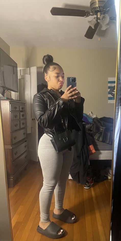 Gray Leggings Outfit Black Women, Outfits With Black Leggings Baddie, Baddie Fits With Leggings, Cute Outfits With Black Leggings Baddie, Baddie Leggings Outfit, Baddie Leggings, Cute Fall Outfits Baddie, Dark Gray Leggings Outfit Baddie, Grey Beanie Outfit Baddie