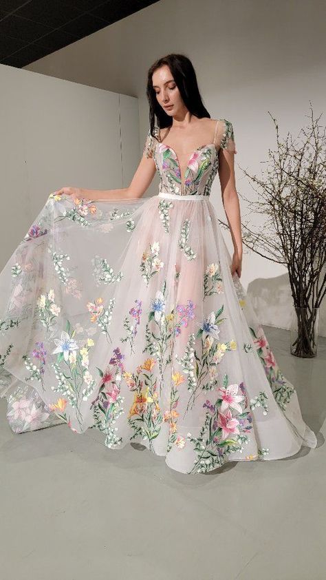 Gowns Aesthetic, Ball Gowns Prom Elegant, Ball Gowns Aesthetic, Prom Elegant, Ball Gowns Wedding Dress, Colored Wedding Dress, Gowns Elegant, Embroidered Wedding Dress, Gowns Dresses Elegant