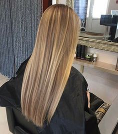 Champagne Blonde Hair, Summer Blonde Hair, Blond Balayage, Easy Hairstyles For Medium Hair, Balayage Blonde, Honey Blonde Hair, Long Hair Color, Dark Blonde Hair, Blonde Hair Inspiration