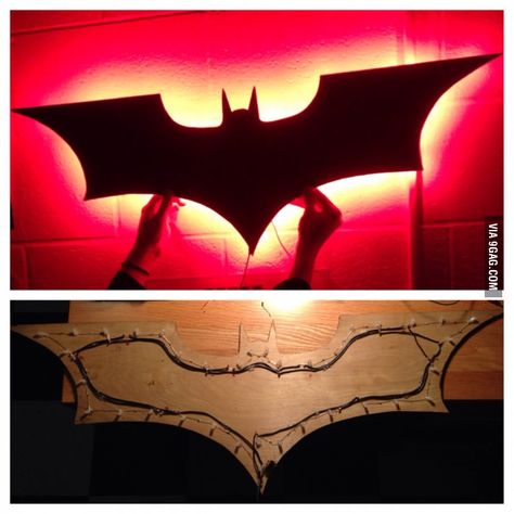 Diy batman light Batman Bedroom, Batman Room, Batman Decor, Bat Light, Superhero Bedroom, Cool Kids Bedrooms, Superhero Room, Batman Party, Batman Birthday