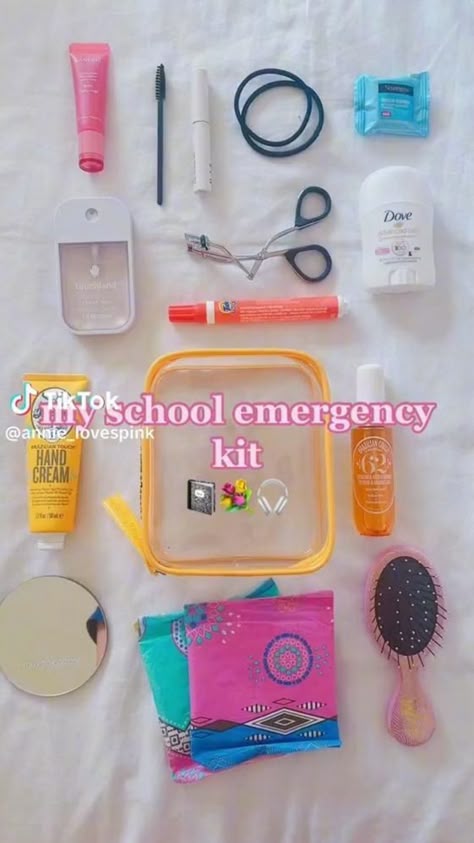 Back To School Packing, School Packing, Middle School Essentials, School Emergency Kit, Middle School Survival, Preppy School Supplies, School Backpack Essentials, Middle School Hacks, School Survival Kits