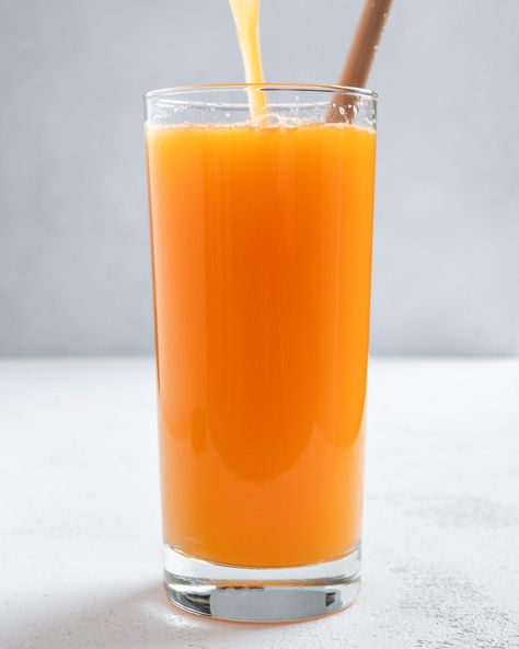 Immune-Boosting Apple Orange Carrot Juice - Food Sharing Vegan Juice With Ginger, Carrot Apple Juice, Orange Carrot Juice, Carrot Juice Recipe, Vegan Drinks Recipes, Nutrient Dense Smoothie, Health Benefits Of Ginger, The Smoothie Diet, Smoothie Diet Plans