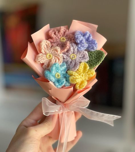 mini flower bouquets🫶💗 - #crochet #crochetflower #crochetflowers #crochetflowerbouquet #forgetmenot #handmadeflowers #smallbusiness #kurd #kurdistan Mini Crochet Flower Bouquet, Mini Bouquet Crochet, Mini Crochet Bouquet, Crochet Mini Bouquet, Mini Flower Crochet, Grad Bouquet, Crochet Booth, Crochet Mini Flowers, Flower Charts