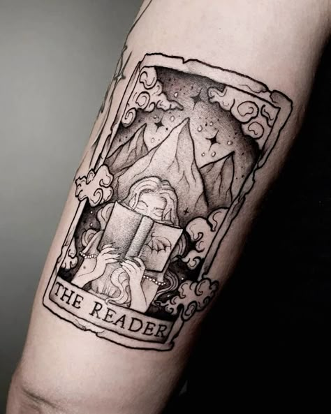 Crow And Books Tattoo, Acotar Tarot Tattoo, Bookish Tattoos Traditional, Acotar Tarot Card Tattoo, Tarot Reader Tattoo, Tarot Card Tattoo Star, Book Tarot Card Tattoo, Library Card Tattoo, Fantasy Reader Tattoo