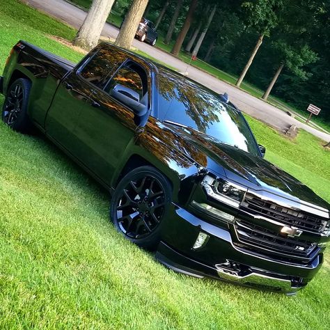 Murdered out Chevy Silverado crew cab 4x4 Z71 by Heavy Static.. Chevy Silverado Ss, Chevy Trucks Lowered, Custom Silverado, Silverado Crew Cab, Gmc Trucks Sierra, Single Cab Trucks, Chevy Trucks Silverado, Silverado Truck, Lowrider Trucks