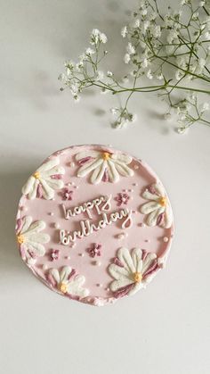 Cute Flower Cake, Birthday Cake Ideas For Adults Women, 17 Doğum Günü, Floral Birthday Cake, Bday Vibes, Tårta Design, Small Birthday Cakes, Daisy Cake, Dream Birthday