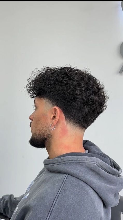 Taper Fade Short Hair, Mid Fade Haircut, Fade Haircut Curly Hair, Taper Fade Curly Hair, Low Taper Fade Haircut, Best Fade Haircuts, Male Haircuts Curly, Curly Hair Fade, Edgars Haircut