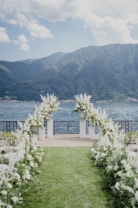 Lake Como Ceremony, Wedding Overlooking Water, Lake Como Wedding Ceremony, Weddings On The Water, Lake Coming Wedding, Lakefront Wedding Ceremony, Lake Front Wedding Ceremony, Wedding Alter Ideas Outdoor, Outdoor Wedding Alter