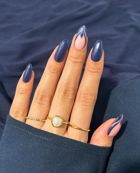 20 Very Chic Winter Manicure 2023/2024 Ideas to Opt for Now Nail Art Bleu, Fall Gel Nails, Cute Nails For Fall, Blue Nail Art, Fall Acrylic Nails, Blue Nail Designs, Soft Nails, Fall Nail Colors, Fall Nail