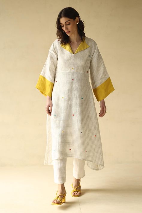 Shop for Roza Pret Ivory Checkered Linen Candy Floss Spread Collar Tunic for Women Online at Aza Fashions Daily Kurta Outfits, Stylish Kurtis Design, Kurta Patterns, Kurti Patterns, Designer Kurti Patterns, Simple Kurti Designs, Dress Book, Tunic Designs, Kurti Designs Latest