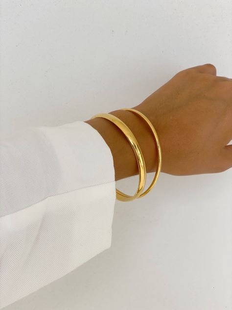 JAYDEN Bangle Bracelet Gold Band Bracelets, Hand Accessories Bracelets, Bangle Photography, Thick Gold Bracelet, Gold Band Bracelet, Bangle Bracelets Gold, Gold Bangle Bracelets, Solid Gold Bangle, Minimalist Bangle