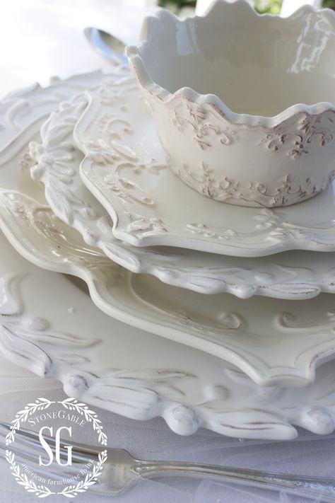 Tafel Decor, China Dishes, Keramik Design, Beautiful Table Settings, White Dishes, Beautiful Plates, China Patterns, Beautiful Dishes, Southern Belle