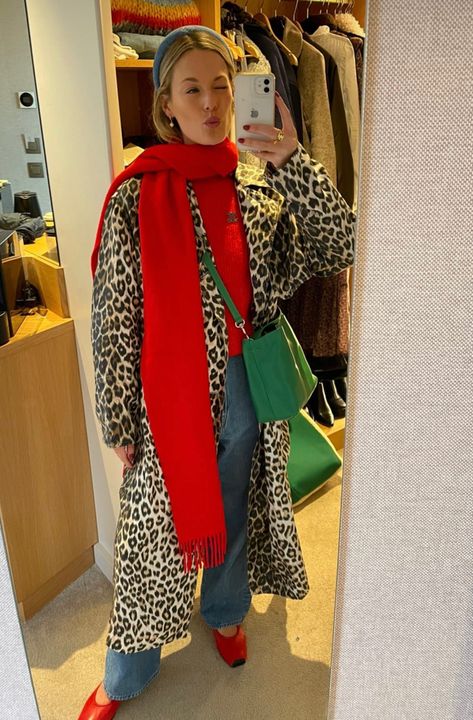 Cheetah Scarf Outfit, Animal Print Jacket Outfit, Animal Print Coat Outfit, Leopard Jacket Outfit, Leopard Dress Outfit, Cheetah Outfit, Outfits Vest, Trend Prediction, Leopard Print Outfit