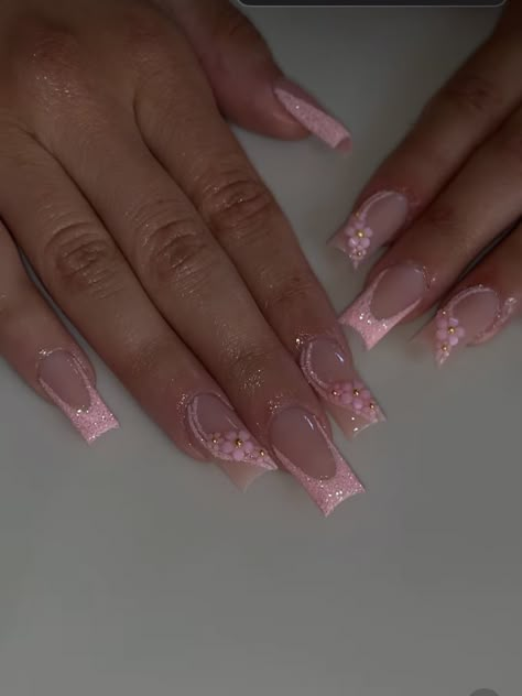 Acrylic Nails Ideas Short Pink, Short Nails Acrylic Lavender, Cute Simple Quince Nails, Birthdays Nails Acrylic, Quinceanera Nails Medium Length, Pink Nails Prom Sparkle, Quince Nails Glitter, Bday Nails Medium Length, Nail Designs For 15 Birthday