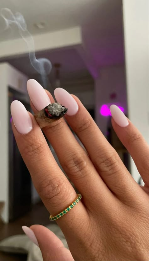 Smoker Aesthetics, Inspirational Quotes For Students, Spark Up, Puff And Pass, High Life, Cute Selfie Ideas, Mani Pedi, Girly Things, Cute Nails