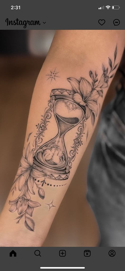 Circa Tattoo, Left Wrist Tattoos For Women, Choose Tattoo, Hourglass Shoulder Tattoo, Server Tattoo Ideas, Lateral Arm Tattoo, Leg Tattoos For Females, Top Arm Tattoos For Women, Hip Tattoo Unique