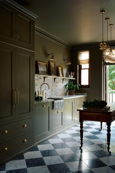 Classic English Kitchen, Pink Dining Rooms, Riverside Apartment, Checkerboard Floor, Devol Kitchens, English Kitchens, Green Cabinets, Bespoke Kitchens, Chic Kitchen