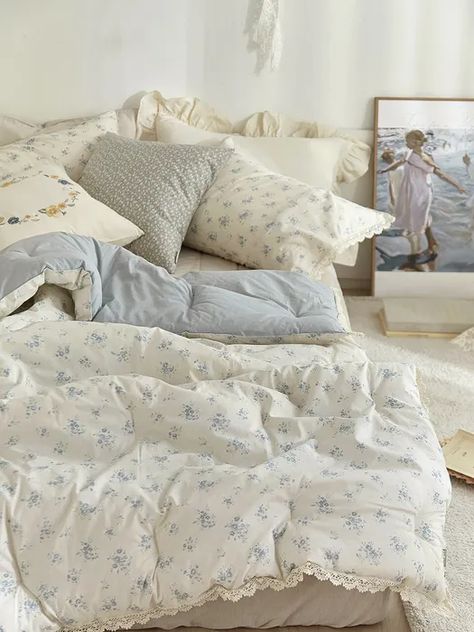 Flower Comforter, Blue Floral Design, Cozy Room Decor, Mattress Pads, Dream Room Inspiration, Room Makeover Inspiration, Cute Room Decor, Mattress Covers, Cozy Room