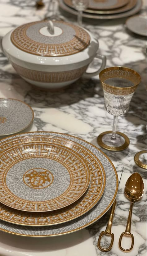 Royal Crockery Set, Luxury Household Items, Hermes Home Aesthetic, Hermes Home Decor Interior Design, Hermes House Decor, Luxury Plates Set, Hermes Table Setting, Hermes Plates Tableware, Hermes Home Decor