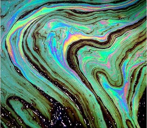 oil spill rainbow refections Patterns In Nature, Color Textures, Fluid Art, Yin Yang, Textures Patterns, Art Diy, Color Inspiration, Favorite Color, Abstract Painting