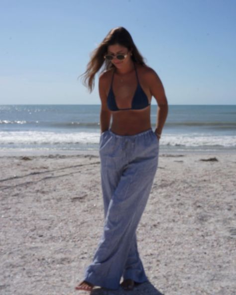 wear your pajamas to the beach day 🐚 Cold Beach Day Outfit, Cold Beach Day, Cold Beach Outfit, Abroad Aesthetic, Relax Outfit, Myrtle Beach Trip, Beach Day Outfit, You Are So Beautiful To Me, Beach Weather