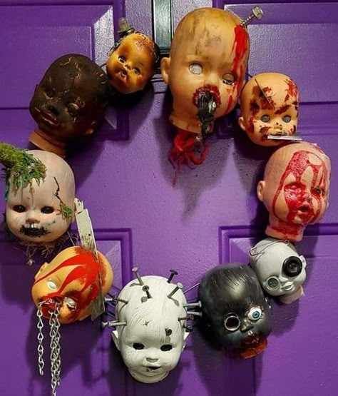 Creepy Doll Halloween, Horror Crafts, Scary Halloween Decorations Diy, Halloween Decoration Ideas, Halloween Decor Diy, Halloween Fest, Creepy Halloween Decorations, Creepy Doll, Diy Halloween Decor