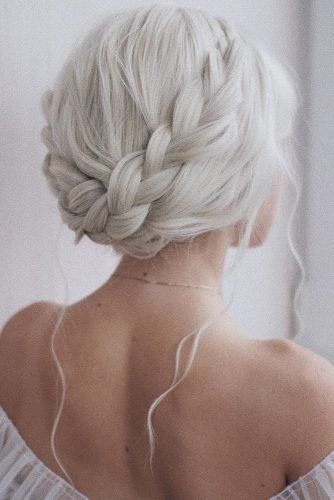 Wedding Hairstyles For Long Hair From Ulyana Aster ★ wedding hairstyle from ulyana aster white hair braided crown with loose curls Wedding Hair Trends, Braided Crown Hairstyles, Braided Crown, Chique Outfits, Peinados Recogidos, Fourth Wing, Wedding Hairstyle, Loose Curls, Hair Reference