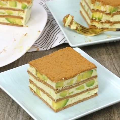 Avocado Graham Cake | cream, cake | Avocado Float with delicious layers of sweetened avocado cream and graham crackers. It's easy to make with no baking required! | By Kawaling Pinoy Recipe Blog Avocado Graham Float, Graham Cake Filipino, Avocado Float, Filipino Merienda, Graham Dessert, Graham Cake, Kawaling Pinoy, Pinoy Dessert, Pinoy Recipe