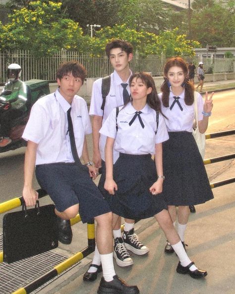 Thai School Aesthetic, Group Pose Reference 4 People, Thailand School Uniform, School Uniform Photoshoot, Thai School Uniform, Thai Uniform, School Best Friends, School Uniform Fashion, College Friends