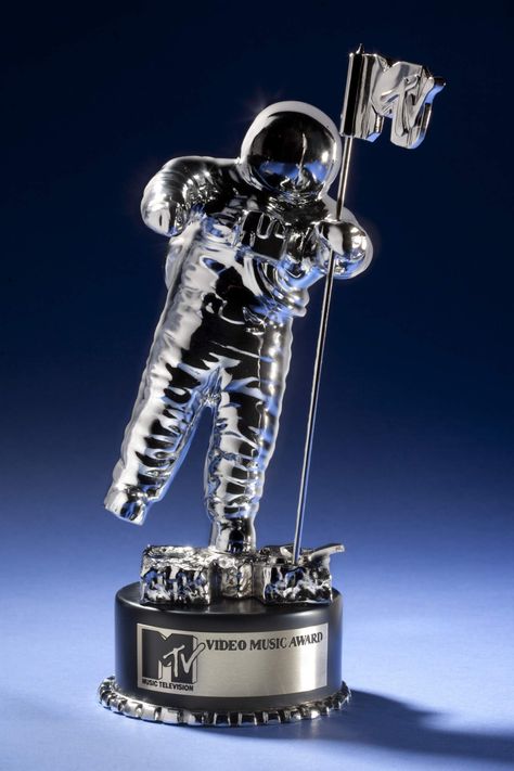 MTV Video Music Award Grammy Awards Trophy, Music Trophies, Mtv Music Awards, Award Display, Mtv Awards, Awards Party, Trophy Design, Barclays Center, Dream Music