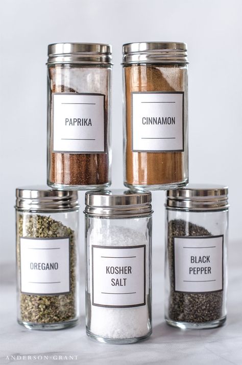 Download these modern spice jar labels and find out tips for organizing your spices.  |  www.andersonandgrant.com Kitchen Storage Organization Diy, Kitchen Pantry Labels, Herb Labels, Spices Packaging, Spice Jar Labels, Desain Pantry, Spice Labels, Kitchen Organisation, Organizing Hacks