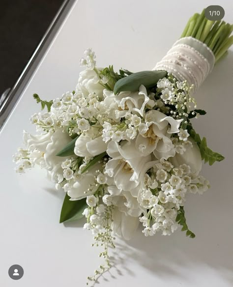 Elegant Wedding Bouquets, Simple Wedding Bouquets, Bridesmaids Bouquet, Bridal Bouquet Flowers, White Bridal Bouquet, White Wedding Bouquets, White Bouquet, Bride Bouquets, Wedding Vibes