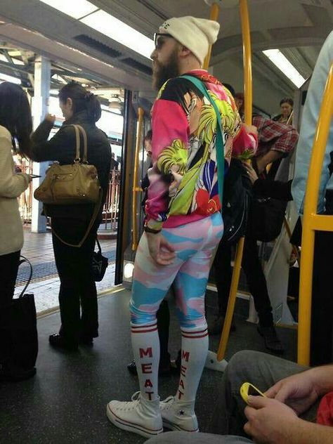 Awesome outfit Dress Meme Funny, Hipster Pictures, Bad Fashion, Fashion Fail, Weird Fashion, Memes Br, Reaction Pics, Funny Outfits, Style Mistakes