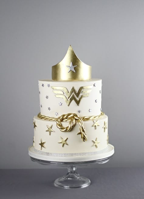 Birthday Cake Ideas For Women, Cake Ideas For Women, Licorice Cake, Wonder Woman Cake, Wonder Woman Birthday Party, Women Party Ideas, Wonder Woman Party, Wonder Woman Birthday, New Birthday Cake