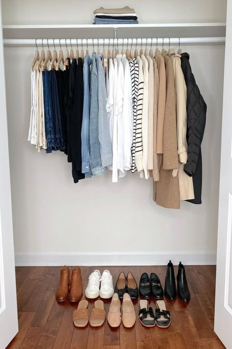 clothing brands for minimalists Closet Minimalista, French Capsule Wardrobe, Minimalist Wardrobe Capsule, Neutral Capsule Wardrobe, Chique Outfit, Classy Yet Trendy, Simple Closet, Capsule Wardrobe Ideas, Minimal Wardrobe