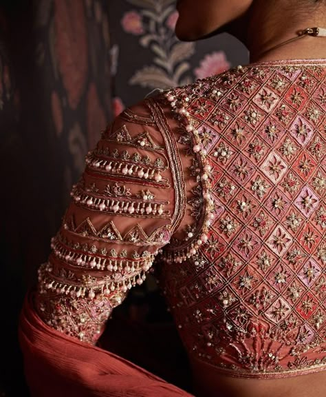 Upada Saree Blouse Design, Embroiding Blouse Designs, Ridhi Mehra Embroidery, Western Embroidery Designs For Tops, Line Work Embroidery, Pink Embroidery Blouse, Sleeve Designs For Blouse, Embroidery For Blouse, Handwork Blouse Design