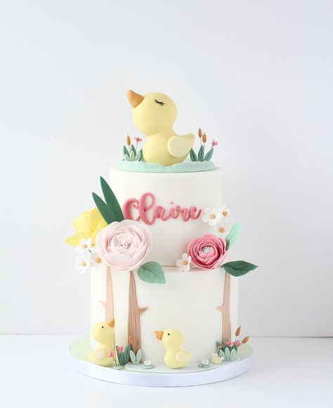 Reeses Cake, Christopher Robin Movie, Robin Movie, Fondant Art, Pooh Cake, Candy Theme Birthday Party, Duck Cake, Winnie The Pooh Cake