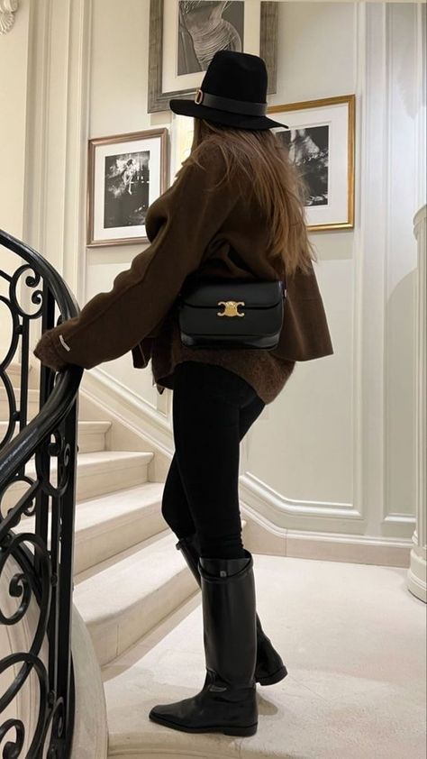 H&m Winter Outfits, Fall Dinner Party Outfit, Casual Comfy Fall Outfits, Brown Turtleneck Outfit, Soccer Mom Outfit Spirit Week, Celine Bag Outfit, Brown Sweater Outfit, Old Money Shoes, Triomphe Celine