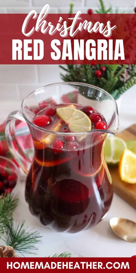 Christmas Red Sangria Recipe Red Wine Sangria Recipe, Winter Sangria Recipes, Red Sangria Recipe, Holiday Sangria Recipes, Wine Sangria Recipe, Christmas Sangria Recipes, Pomegranate Sangria, Cranberry Sangria, Homemade Sangria