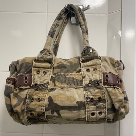 Camo Bag, Michelle Trachtenberg, Under Your Spell, Mary Kate Ashley, Pretty Bags, Mode Inspo, Cute Bags, Dream Clothes, Diy Bag