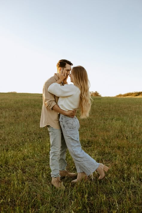 Ramona Grasslands Engagement Session | San Diego Wedding Photographer | Casual Engagement Photos | Engagement Outfit Inspiration | Summer Engagement Session | So Cal Engagement Pictures Casual Session Couples, Tan And White Engagement Photos, Beige Engagement Photos, Engagement Pictures Mens Outfit, Engagement Photos Ideas Nature, March Couple Photoshoot, Couples Picture Outfits, Cute Photographer Outfits, Engagement Photos Outfits Boho