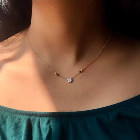 Sleek Mangalsutra Designs, Manglesutre Design Diamond, Mangalsutra Designs Gold Simple, Cute Mangalsutra Designs, Mangal Sutra Designs Modern, Indian Mangalsutra Design Gold, Modern Mangalsutra Designs Simple, Tanishq Mangalsutra, Simple Jewellery Design Indian